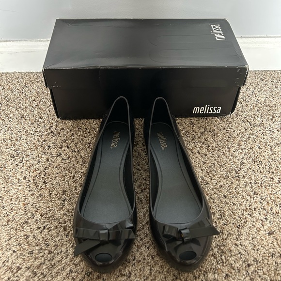 Original Melissa Ultragirl Bow
fit more like a US women’s 7
Never worn! - Picture 1 of 2